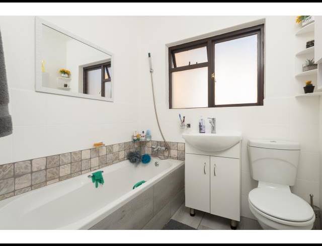 2 BEDROOM TOWNHOUSE FOR SALE IN BASSONIA
